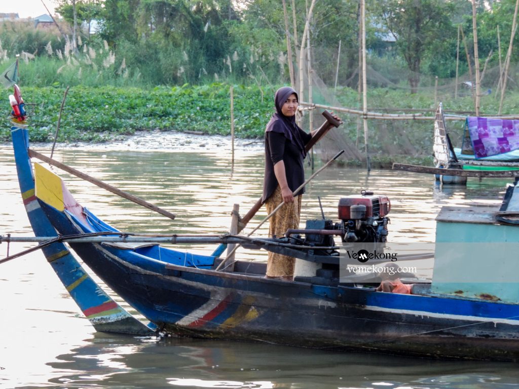 Chau Doc Floating Village, Fish Farm & Cham Minority Village