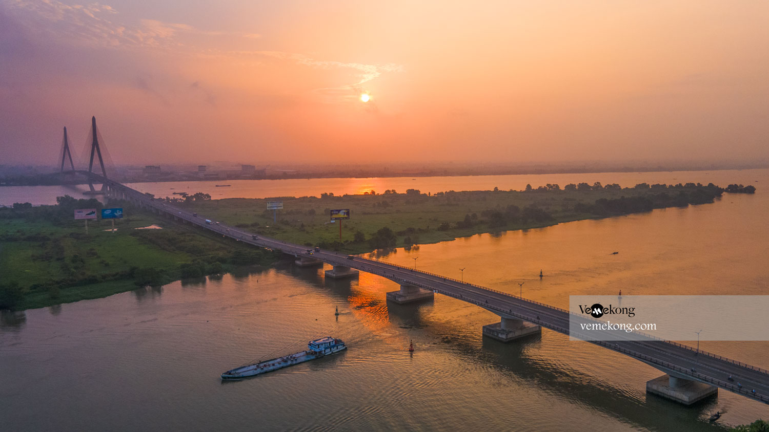 Cầu Cần Thơ là niềm tự hào của Việt Nam với kiến trúc độc đáo và vị trí đẹp mắt. Những bức ảnh về cây cầu này đều khiến con tim người xem rung động trước sự tinh tế và đẹp đến nghẹt thở.