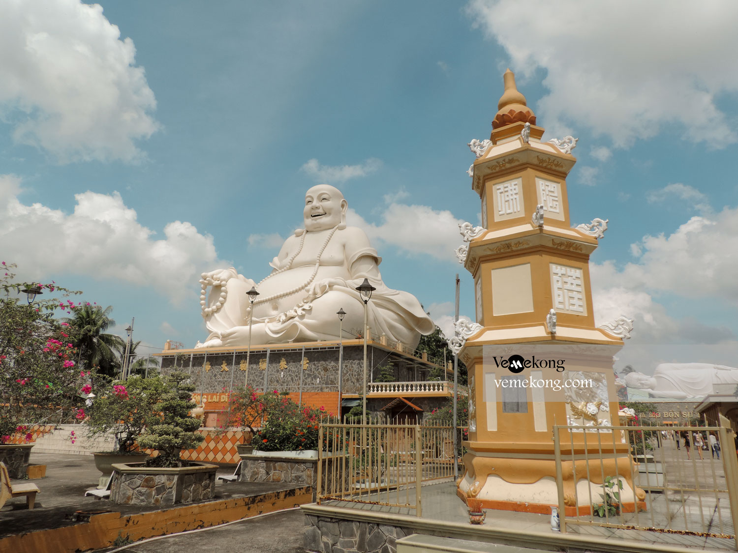 Vinh Trang Pagoda – Top thing to See in My Tho | Vemekong